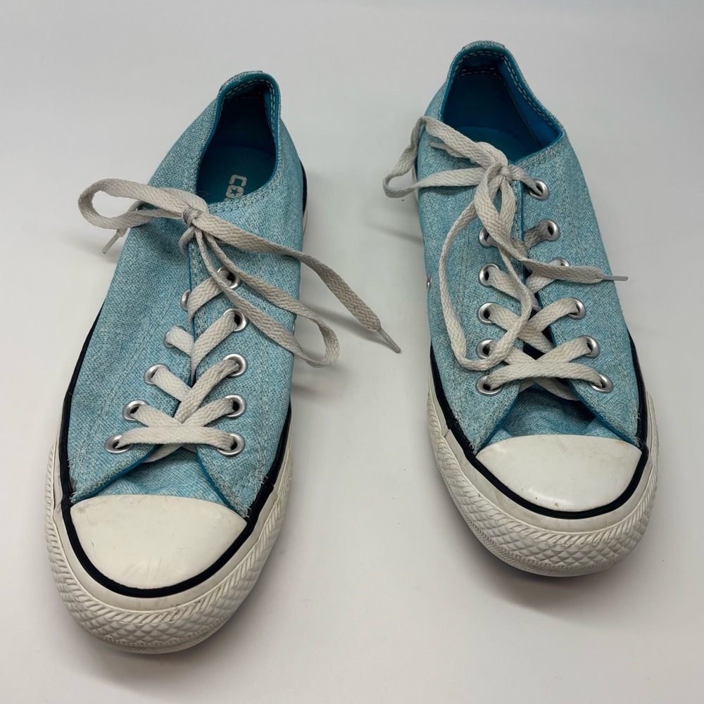 Light blue Converse Chuck Taylor All Star men’s size 6 women’s size 8